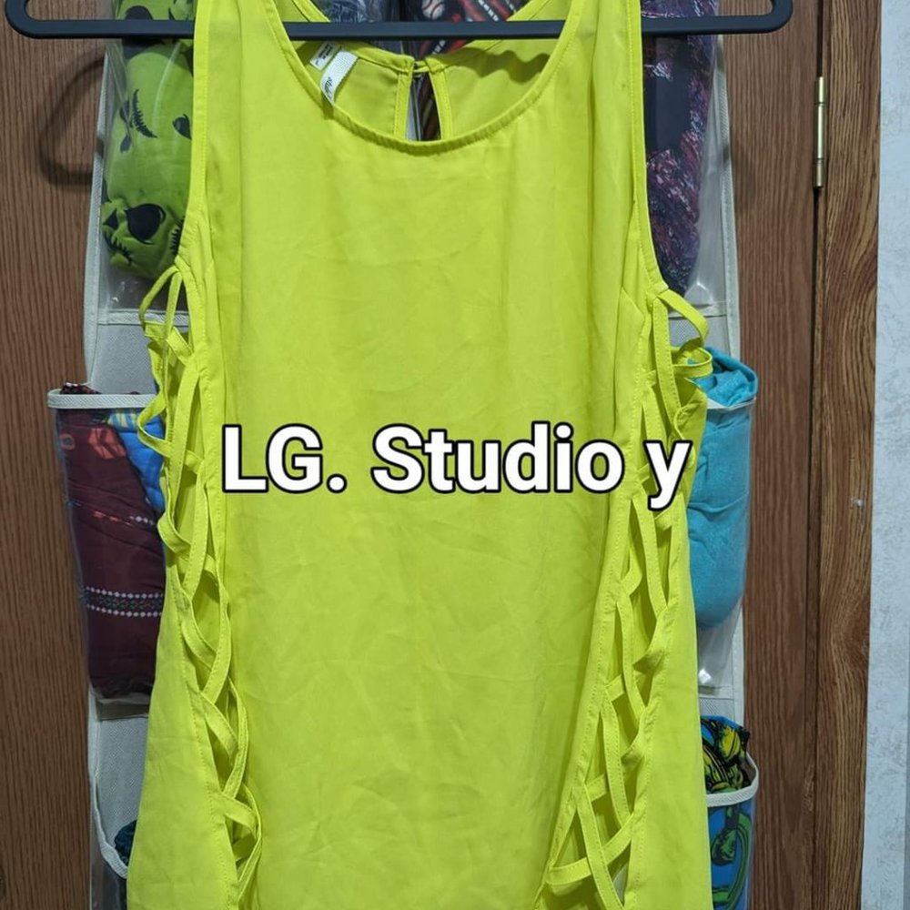 Tank. Neon